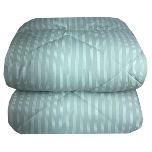 Υπέροχο πάπλωμα υπέρδιπλο, σε όμορφους χρωματικούς και συνδυασμούς . Η ποιότητά του είναι εξαιρετική, με ύφασμα  από 100% cotton rich, 144 κλωστών και γέμιση από ψημένη υποαλλεργική βάτα 350gr/m2,  θα σας προσφέρει έναν απολαυστικό και ζεστό ύπνο. Η διάστασή του είναι 220x240cm