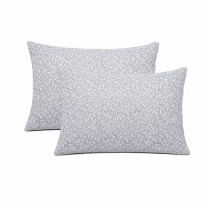 Μαξιλαροθήκες (σετ δυο τεμαχίων). Είναι κατασκευασμένες από 100% cotton rich ΠΕΝΝΙΕ ύφασμα 144 κλωστών, με ειδική επεξεργασία για εύκολο σιδέρωμα. Είναι απαλές, υποαλλεργικές, ιδανικές για έναν υγιεινό και άνετο ύπνο.