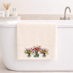 Η πετσέτα Μπάνιου Αstron Italy με διαστάσεις 70×140 εκατοστά είναι ένα προϊόν υψηλής ποιότητας. Κατασκευασμένη από 100% βαμβάκι πεννιε βάρους 500gr/m2.