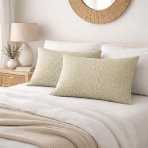 Μαξιλαροθήκες (σετ δυο τεμαχίων). Είναι κατασκευασμένες από 100% cotton rich ΠΕΝΝΙΕ ύφασμα 144 κλωστών, με ειδική επεξεργασία για εύκολο σιδέρωμα. Είναι απαλές, υποαλλεργικές, ιδανικές για έναν υγιεινό και άνετο ύπνο.