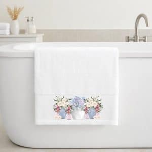 Η πετσέτα Μπάνιου Αstron Italy με διαστάσεις 70×140 εκατοστά είναι ένα προϊόν υψηλής ποιότητας. Κατασκευασμένη από 100% βαμβάκι πεννιε βάρους 500gr/m2.