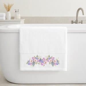 Η πετσέτα Μπάνιου Αstron Italy με διαστάσεις 70×140 εκατοστά είναι ένα προϊόν υψηλής ποιότητας. Κατασκευασμένη από 100% βαμβάκι πεννιε βάρους 500gr/m2